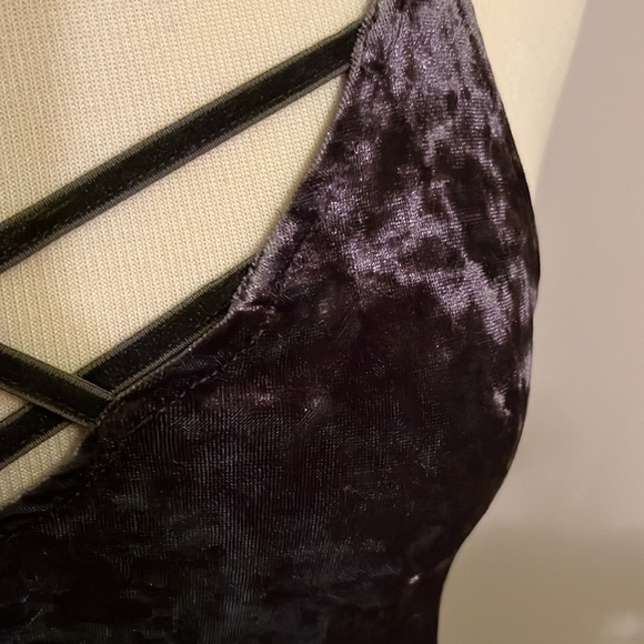 American Eagle Outfitters crushed velvet cami top - Picture 3 of 4